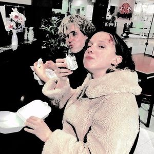 Meet your Posher, Ava